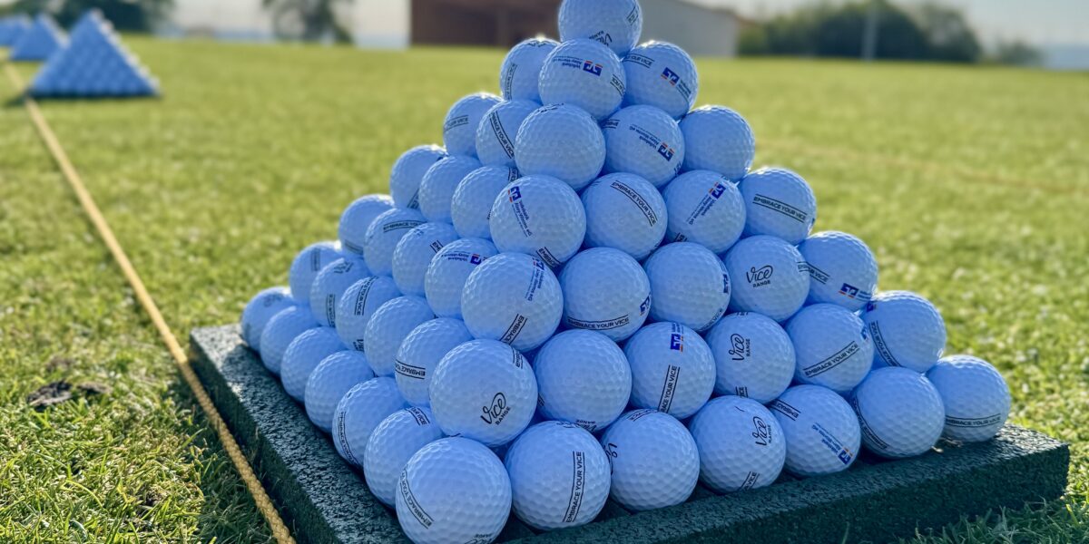 Übungsbälle auf dem Gelände des Golfclub Rheinhessen Hofgut Wißberg e. V.